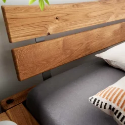 Balkenbett in Schwebeoptik mit Wangengestell - Dominico