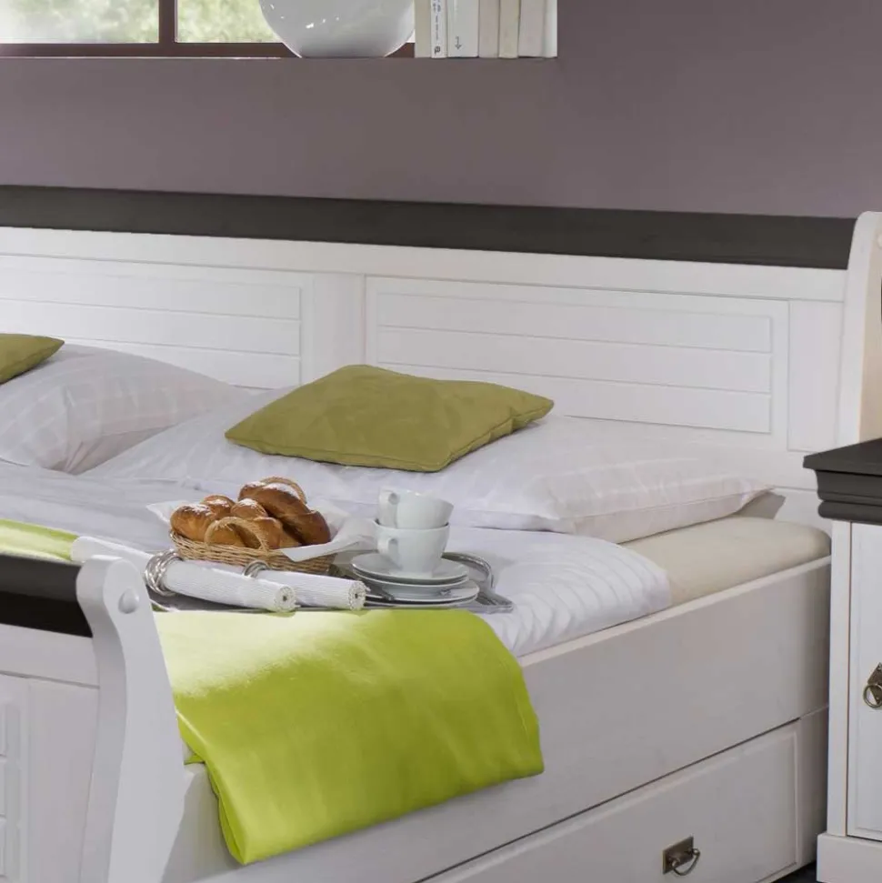 Bett Pisino im Landhausstil