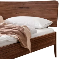Bettgestell in 140x200 aus Nussbaum Massivholz - Vaslui