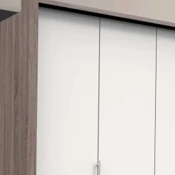 Breiter Schlafzimmerschrank mit weißen Falttüren - Tivierto