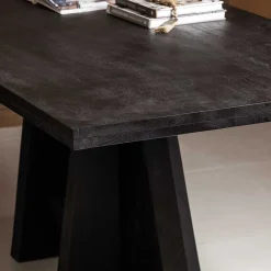 Design Esstisch aus schwarzem Massivholz - Emalika