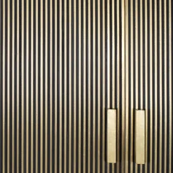 Design Schrank mit viel Bodenfreiheit - Hayato