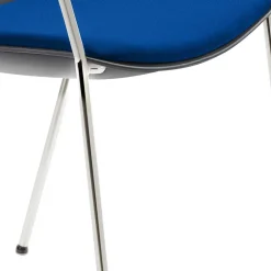 Design Stapelstuhl mit Armlehnen - Latvisa