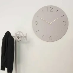 Design Wanduhr in Taupe - Cardini