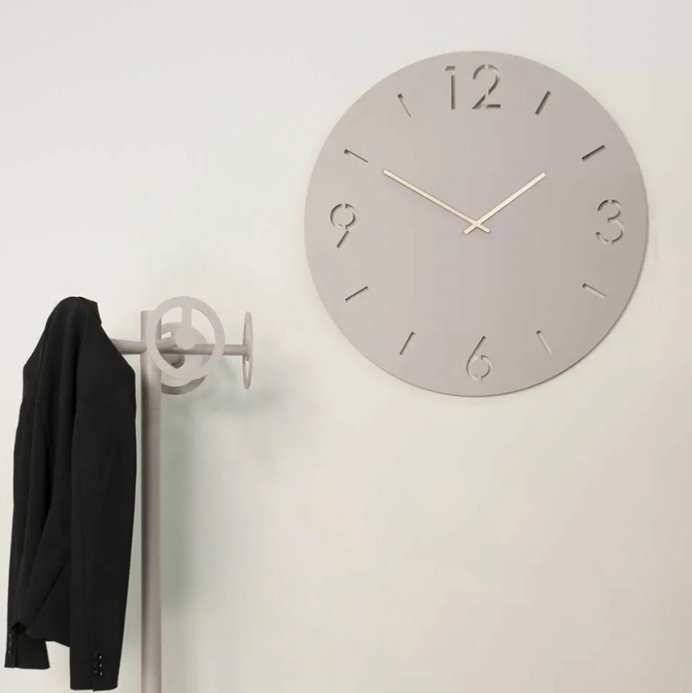 Design Wanduhr in Taupe - Cardini