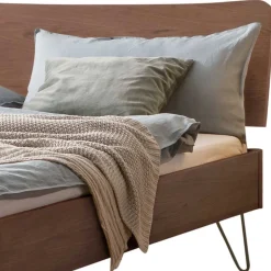 Doppelbett aus Nussbaum mit Stahlfüßen - Gedessa