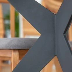 Eleganter Esszimmertisch aus massivem Eichenholz - Licium