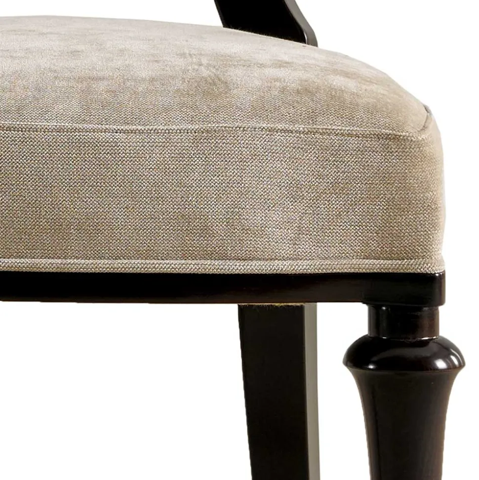 Eleganter Polsterstuhl mit ovaler Medaillon Lehne - Celorma