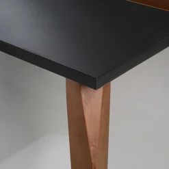 Extravaganter Tisch in Schwarz & Nussbaum - Raidow