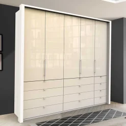 Geräumiger Kleiderschrank mit vielen Schubladen - Zidarie