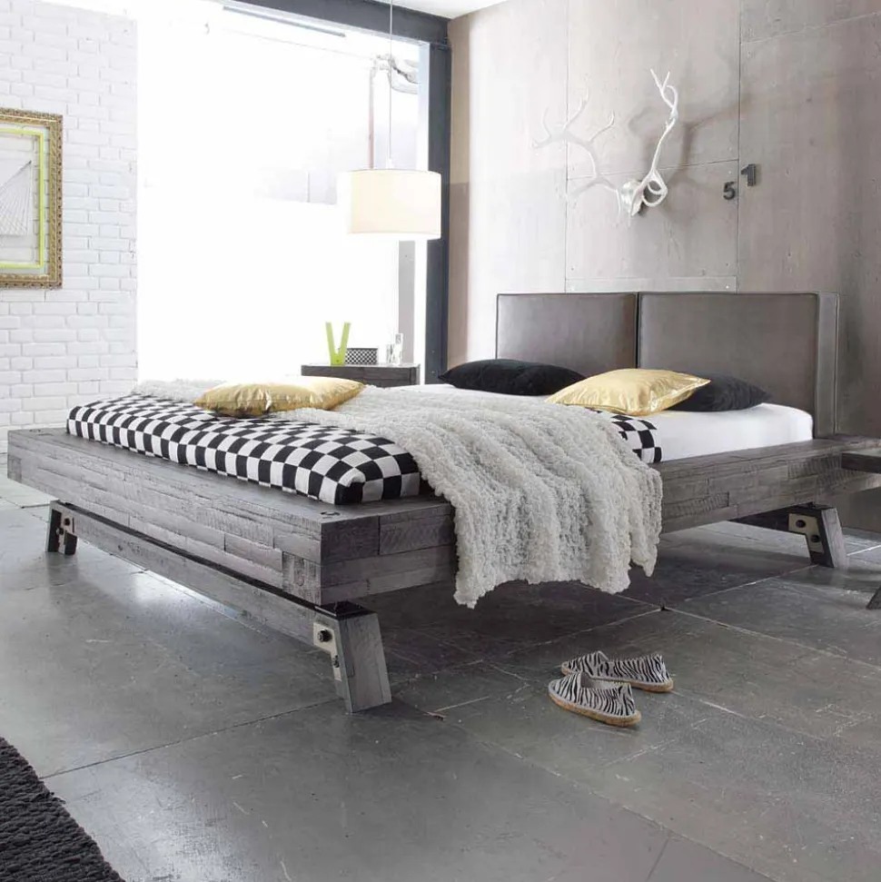 Graues Massivholzbett Firendra im Vintage Industry Style