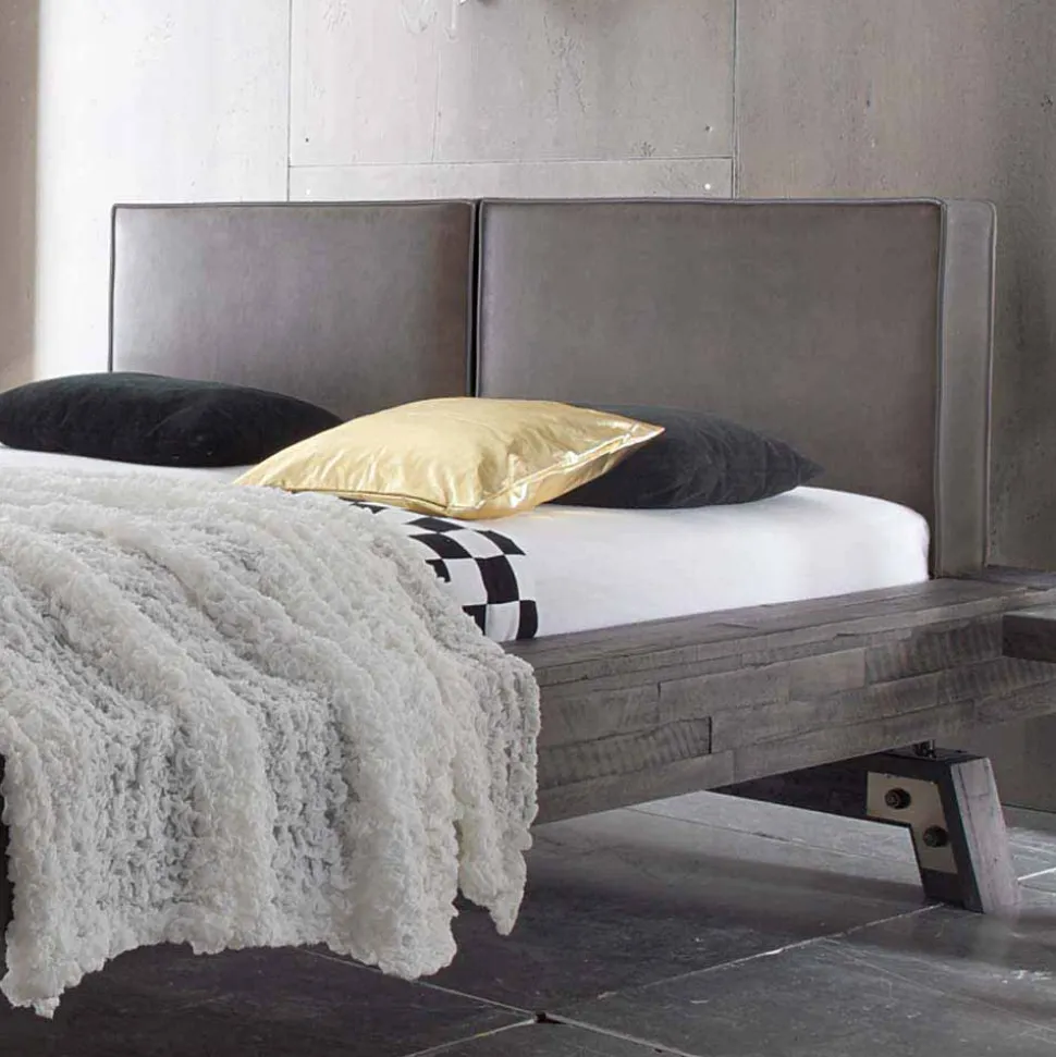 Graues Massivholzbett Firendra im Vintage Industry Style