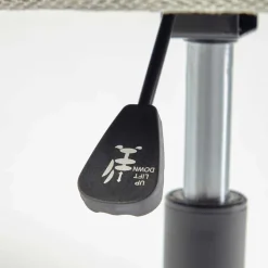 Hellgrauer Bürostuhl mit Armlehnen - Ubinro