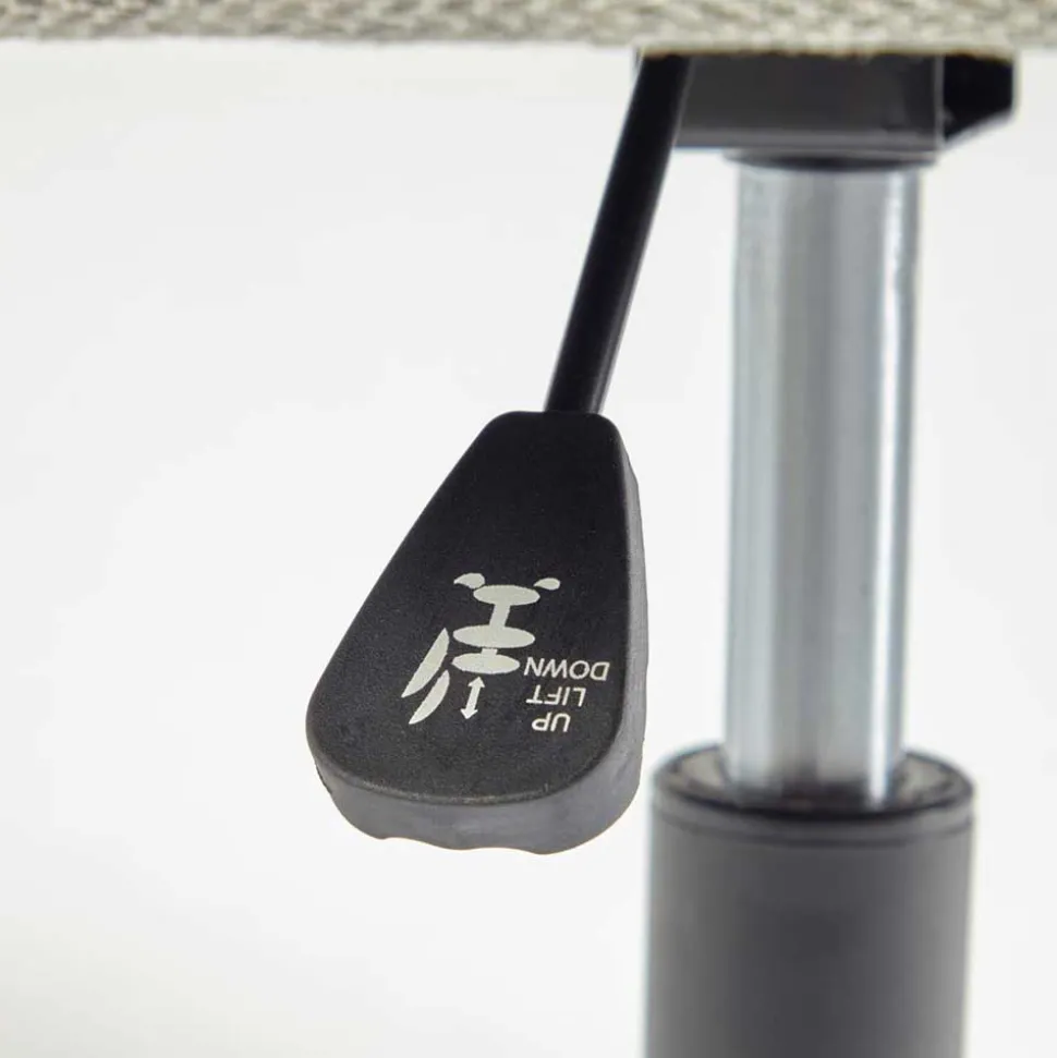 Hellgrauer Bürostuhl mit Armlehnen - Ubinro