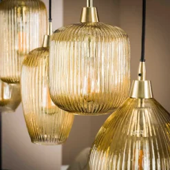 Hängelampe mit verschieden geformten Schirmen - Jonathan