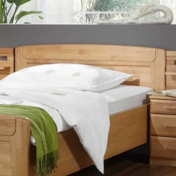 Holzbett Bordeaux aus Erle