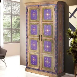 Holzschrank mit farbstarken Ornamentmustern - Ammie