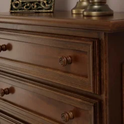 Klassisch gestaltete Hochkommode in Walnussfarben - Manicos