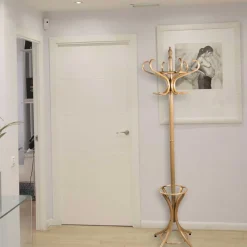 Klassische Standgarderobe aus Birke - Arisoma