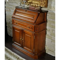 Klassischer Sekretär in Nussbaum - Uno