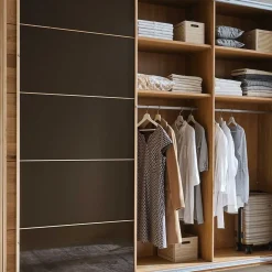 Kleiderschrank mit Schwebetüren in Dunkelbraun - Vutonia