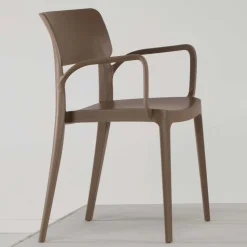 Kunststoffstühle mit Armlehnen - stapelbar - Nagati (4er Set)