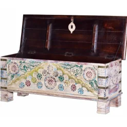 Massivholz Truhe im Boho Style - Akeno