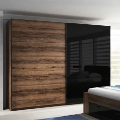 Moderner Schwebetürenschrank mit Metallgriffen - Ulpro