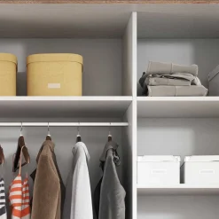 Moderner Schwebetürenschrank mit Metallgriffen - Ulpro