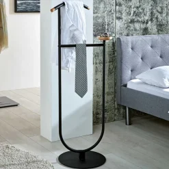 Moderner Skandi Herrendiener in Schwarz & Buche - Lucan