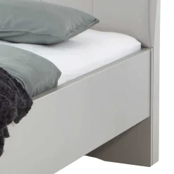 Modernes Designbett in hellem Grau - Nucina
