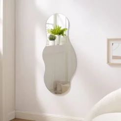 Organisch geformter Spiegel ohne Rahmen - Estate