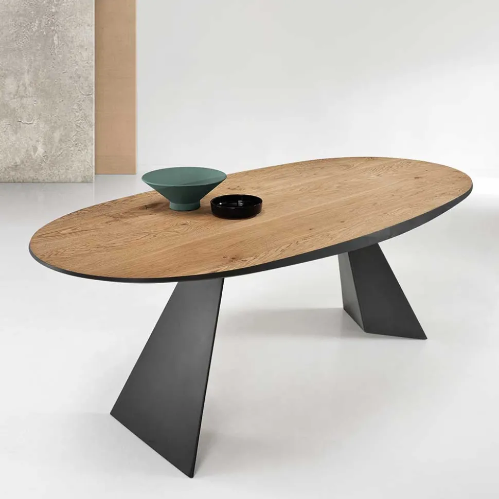 Ovaler Designtisch mit Schweizer Kante - Sinvoje