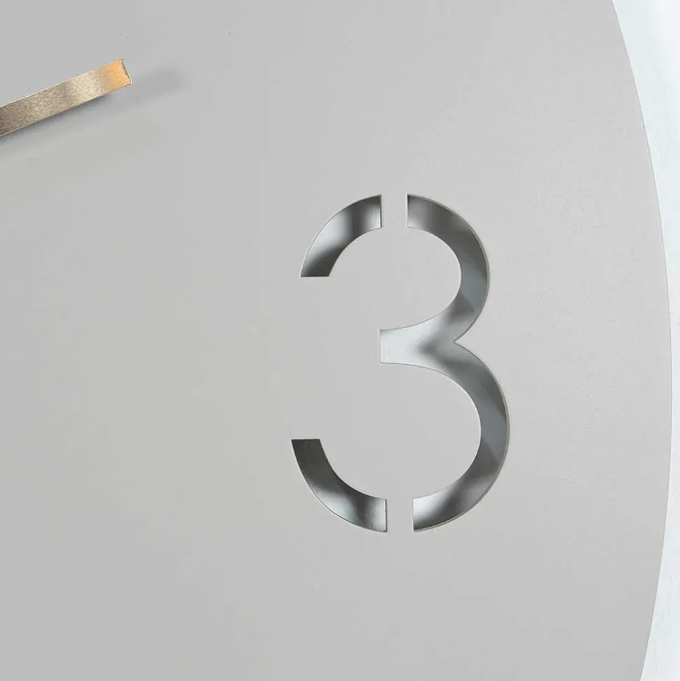 Runde Uhr in Taupe aus Stahl - Bombasti