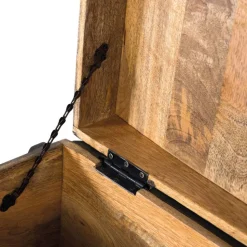 Schwarze Truhe mit bunter Blumen Malerei - Sacrala