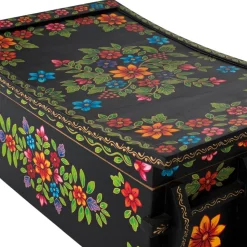 Schwarze Truhe mit bunter Blumen Malerei - Sacrala