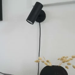 Schwarze Wandleuchte aus Stahl - Sharkona