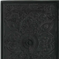 Schwarzer Schrank mit Schnitzereien - Namibe