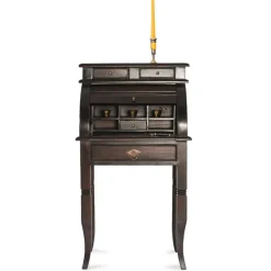 Sekretär Islando im Kolonailstil