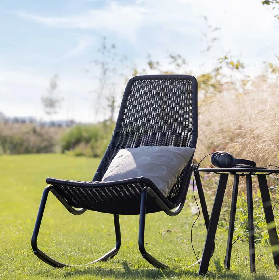 Skandi Schaukelstuhl aus Kunstrattan in Schwarz - Vurgos