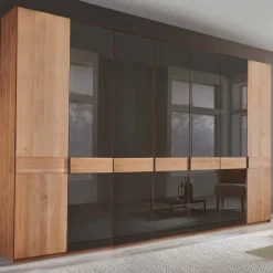 Teilmassiver Schrank mit sieben Türen - Hung