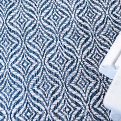 Teppich für Draußen in Dunkelblau und Creme - Argyrio