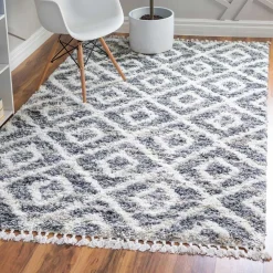 Teppich mit handgeflochtenen Fransen in Creme und Grau - Juwan