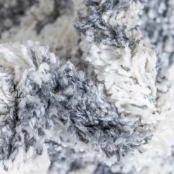 Teppich mit handgeflochtenen Fransen in Creme und Grau - Juwan