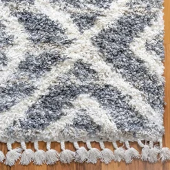 Teppich mit handgeflochtenen Fransen in Creme und Grau - Juwan