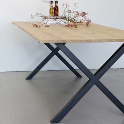 Tisch mit Eichenplatte mit Naturkante - Ensenada