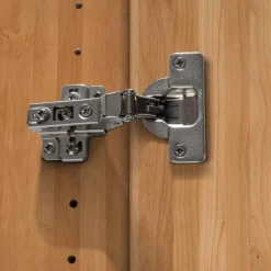 3-türiger Kleiderschrank in Erle teilmassiv - Hung