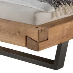 Wildeiche Balkenbett in Schwebeoptik Iloventa mit Metallkufen Industrial