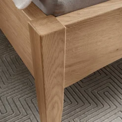 Wildeiche Doppelbett mit Holzkopfteil - Adeira