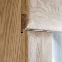 Wohnraum Vitrinenschrank Pontros in Eiche Bianco teilmassiv